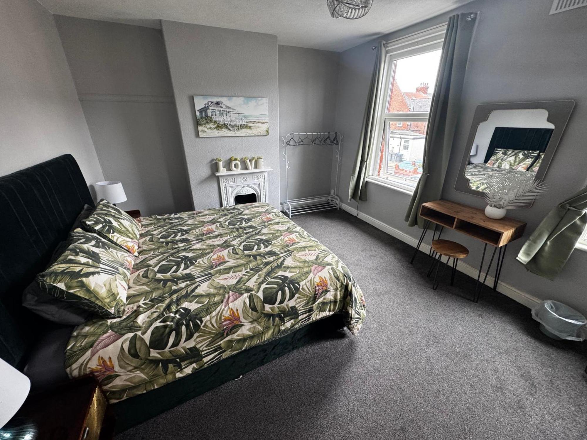 Harmony House - Close To Blackpool Fc - Excellent Transport Links - Sleeps Up To 6 — Photos 2