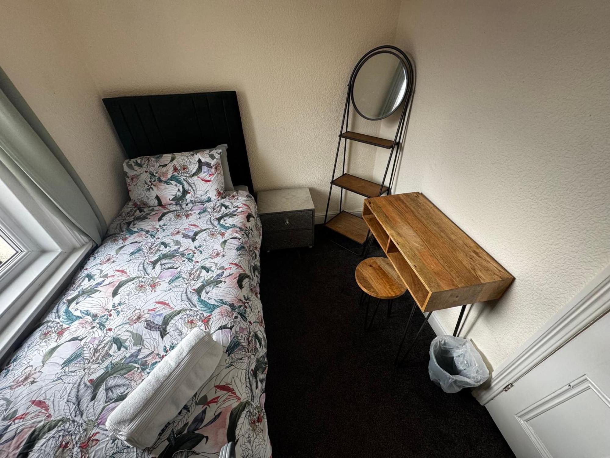 Harmony House - Close To Blackpool Fc - Excellent Transport Links - Sleeps Up To 6 — Photos 3
